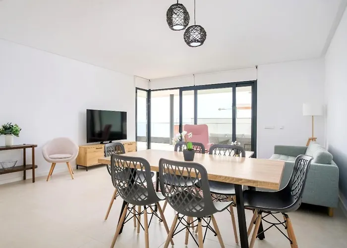 Modern Apartment-sea View * 푸엔히롤라